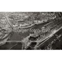 0186_237_73_2 Blick auf die Hamburger Speicherstadt und den Binnenhafen | Binnenhafen - historisches Hafenbecken in der Hamburger Altstadt.